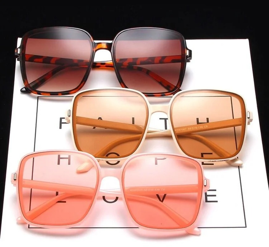 แว่นกันแดดทรงสี่เหลี่ยมขนาดใหญ - Luxury Lifestyle Products บทวิจารณ์และราคา